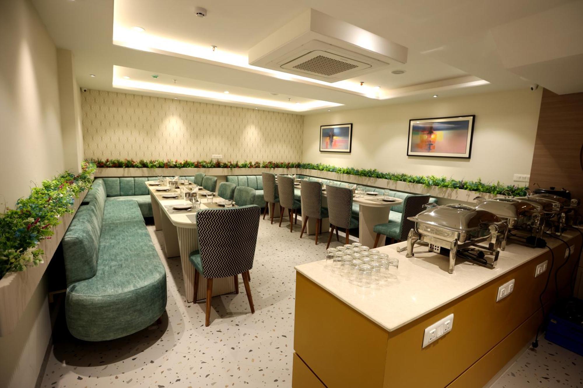 Hiraya Hotels Mohali Ngoại thất bức ảnh