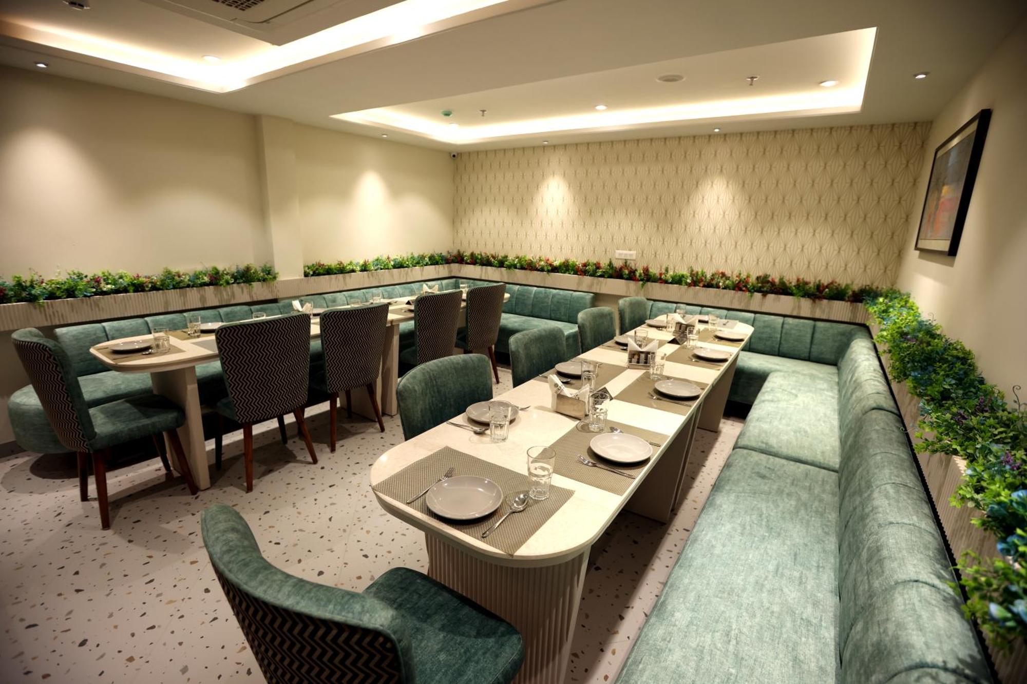 Hiraya Hotels Mohali Ngoại thất bức ảnh