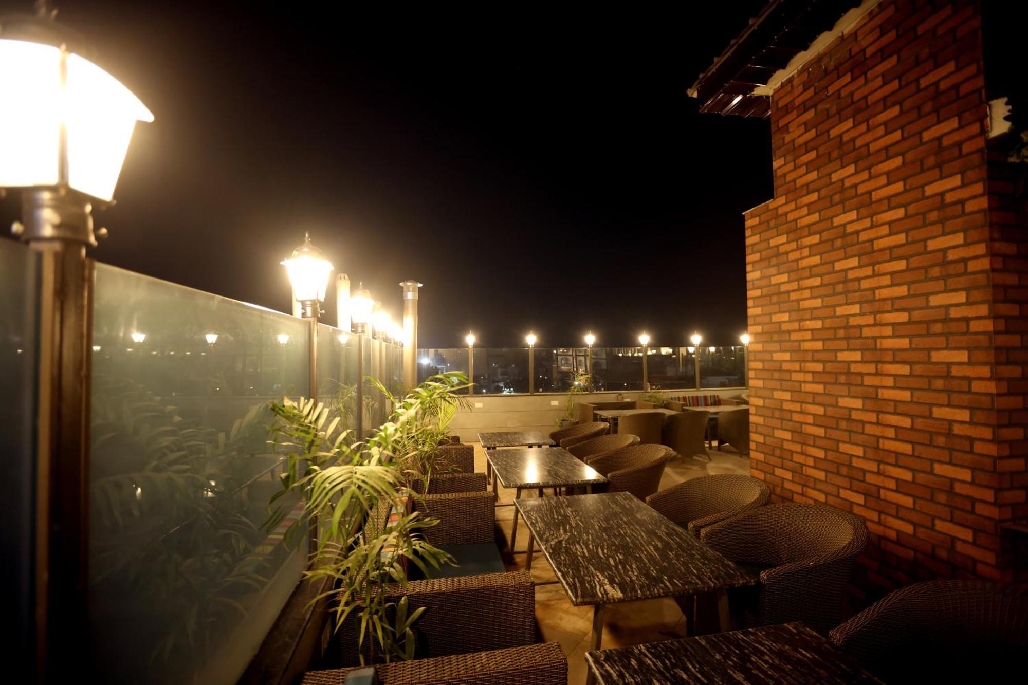 Hiraya Hotels Mohali Ngoại thất bức ảnh